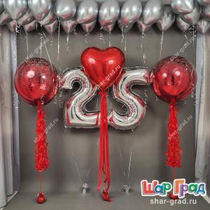 Большие шары с конфетти и красным сердцем девушке на 25 лет