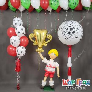 Фигура из шаров Футболист, большой шар-мяч, фонтан и шары под потолок