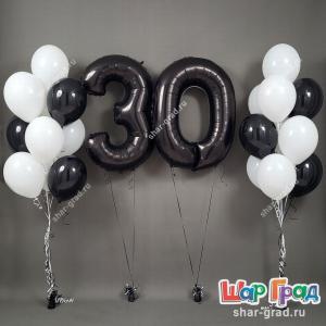 Фонтаны из чёрных и белых шаров мужчине на 30 лет