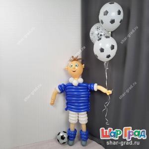 Фигура Футболист из шаров с мячами