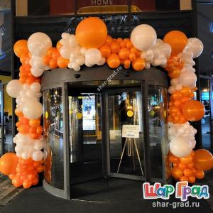 Гирлянда из разнокалиберных шаров на каркасе
