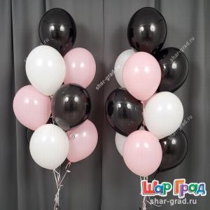 Фонтан с чёрными, розовыми и белыми шарами